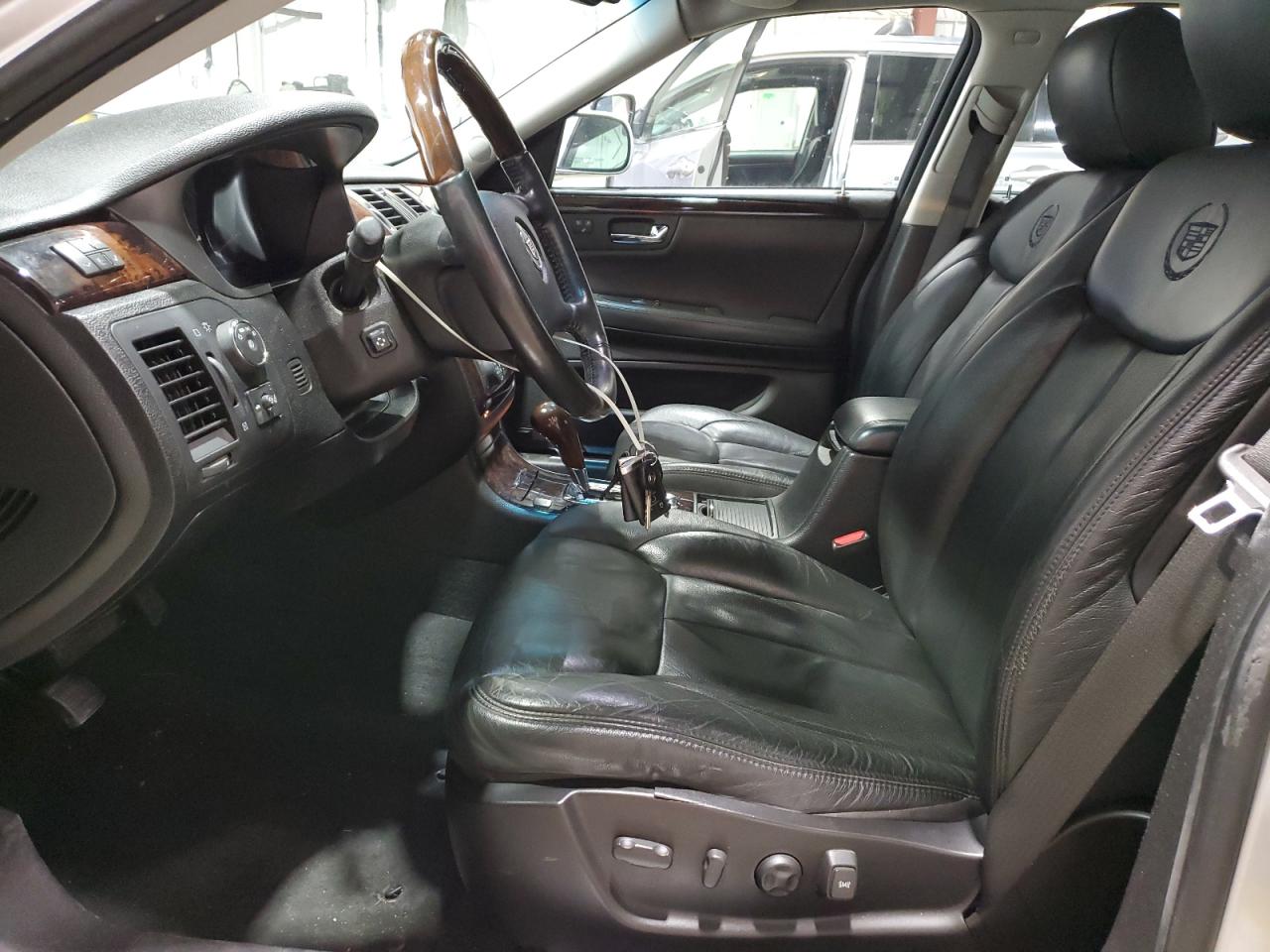 2011 Cadillac DTS - Image 7