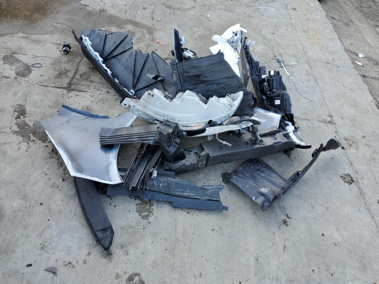 2024 Toyota Corolla Le VIN: JTDBCMFE2RJ021899 Lot: 82853504