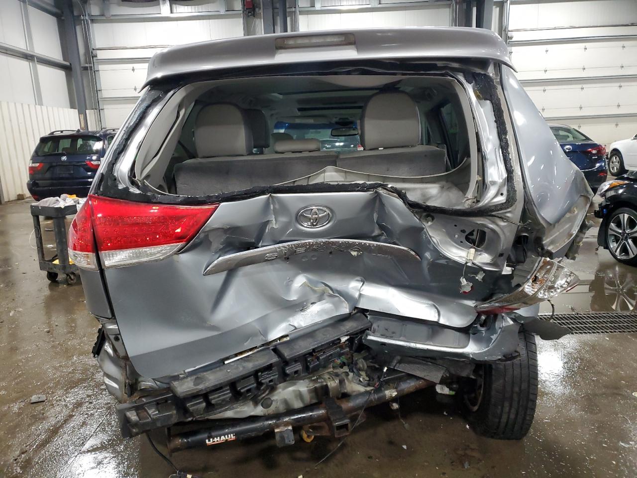 2011 Toyota Sienna - Image 6