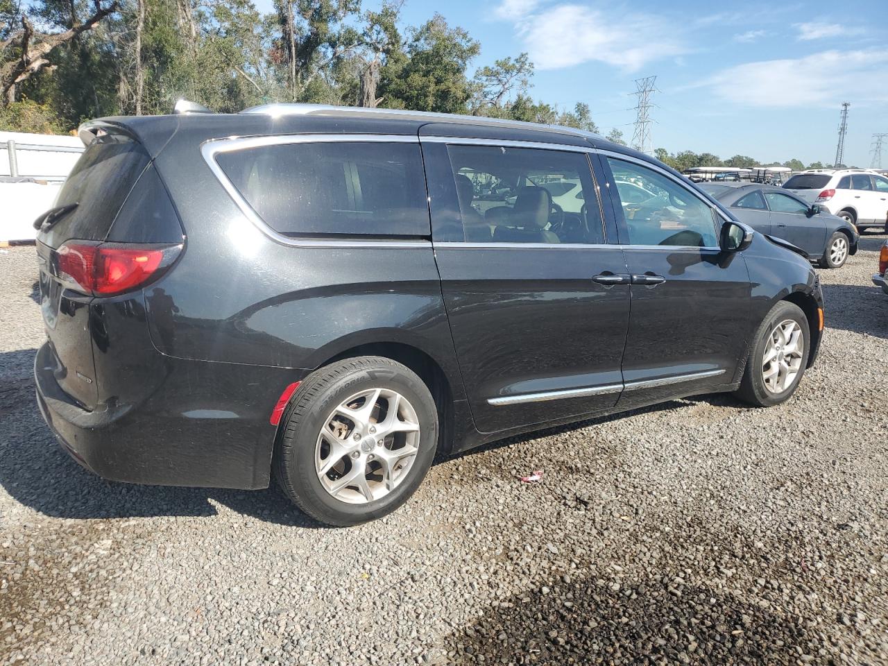 2020 Chrysler Pacifica - Image 3