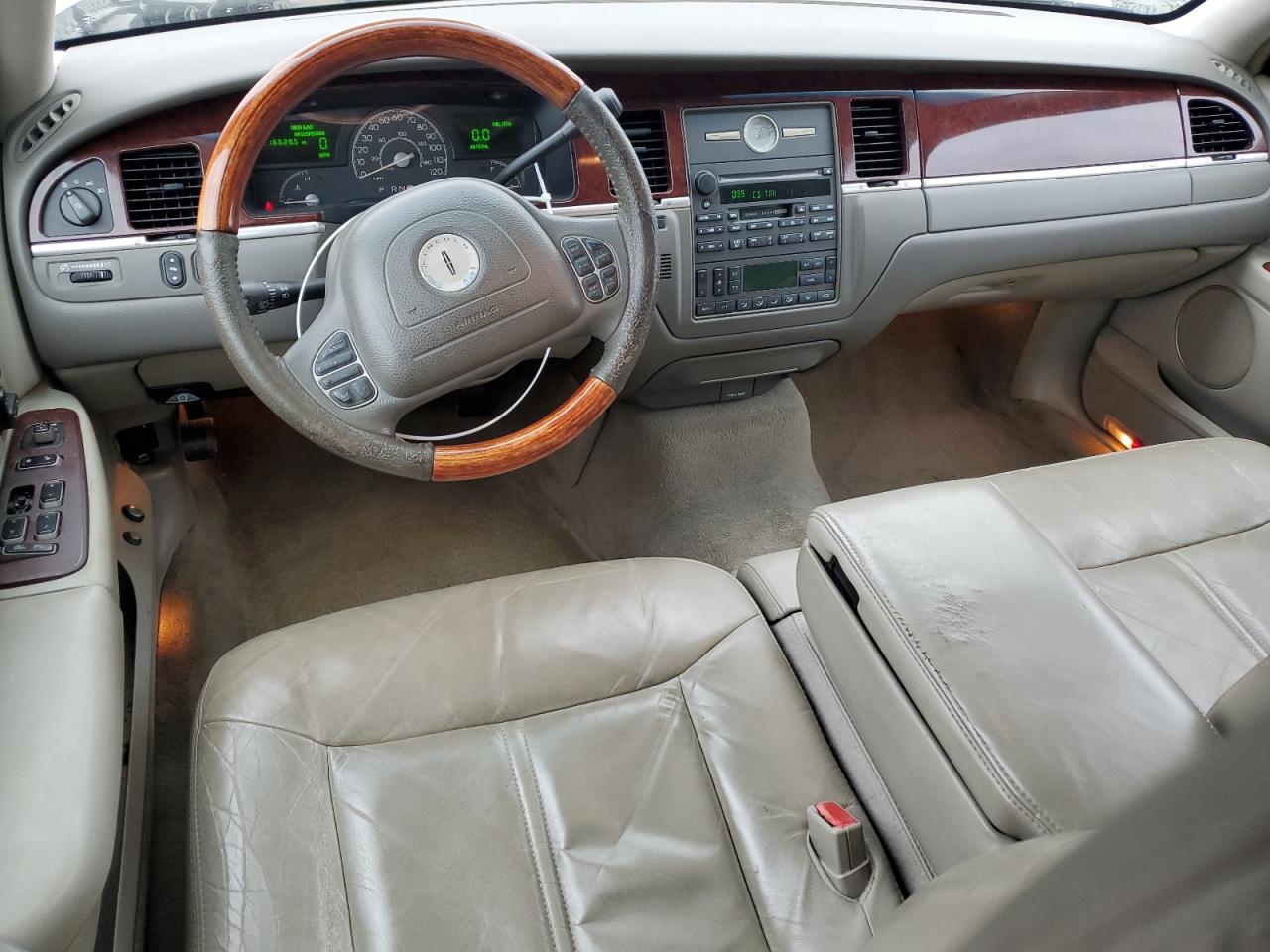 2004 Lincoln Town Car - Image 8