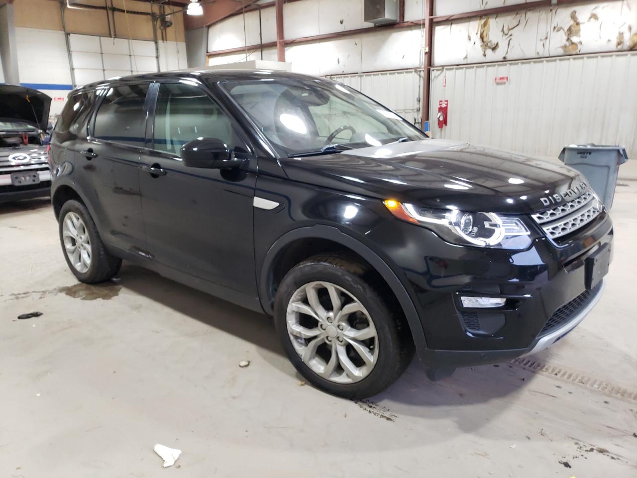 2018 Land Rover Discovery - Image 4