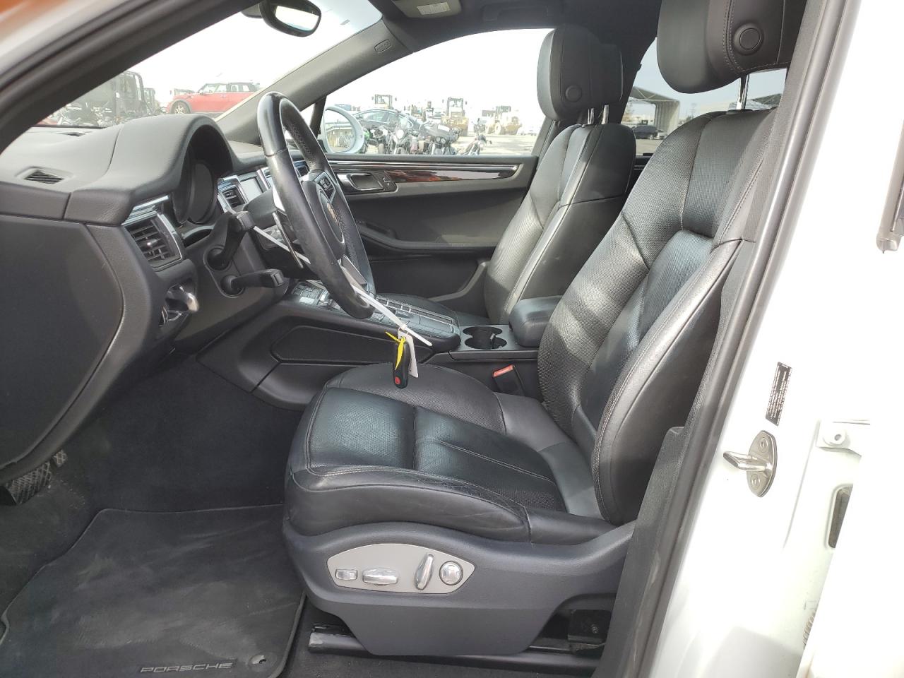 2016 Porsche Macan - Image 7