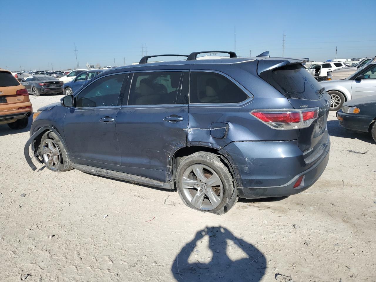 2016 Toyota Highlander - Image 2