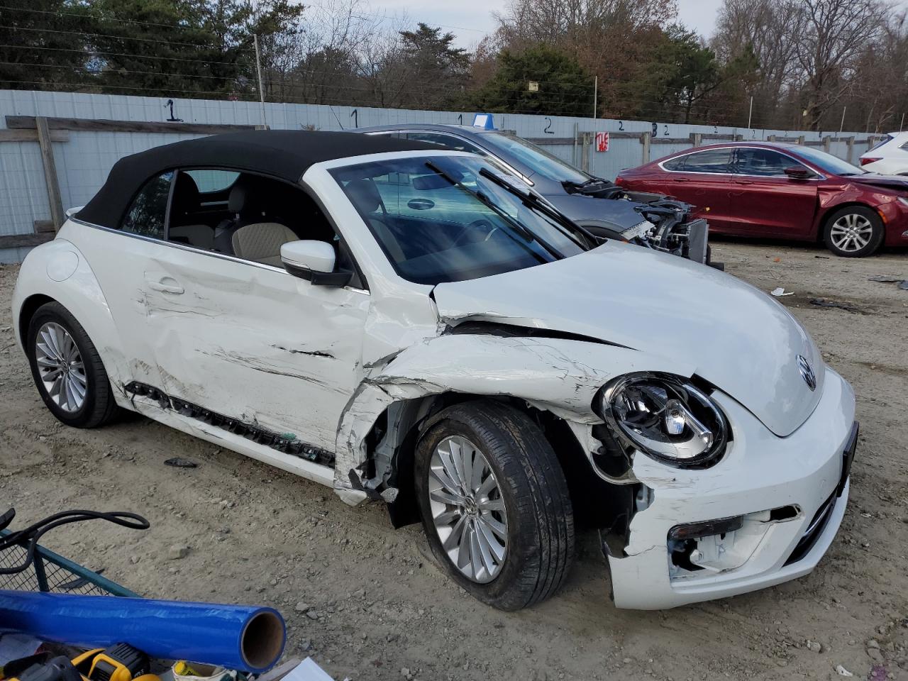 2019 Volkswagen Beetle - Image 4