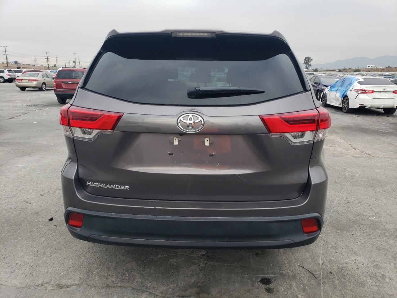 VIN 5TDZZRFH9KS303437 2019 TOYOTA HIGHLANDER no.6