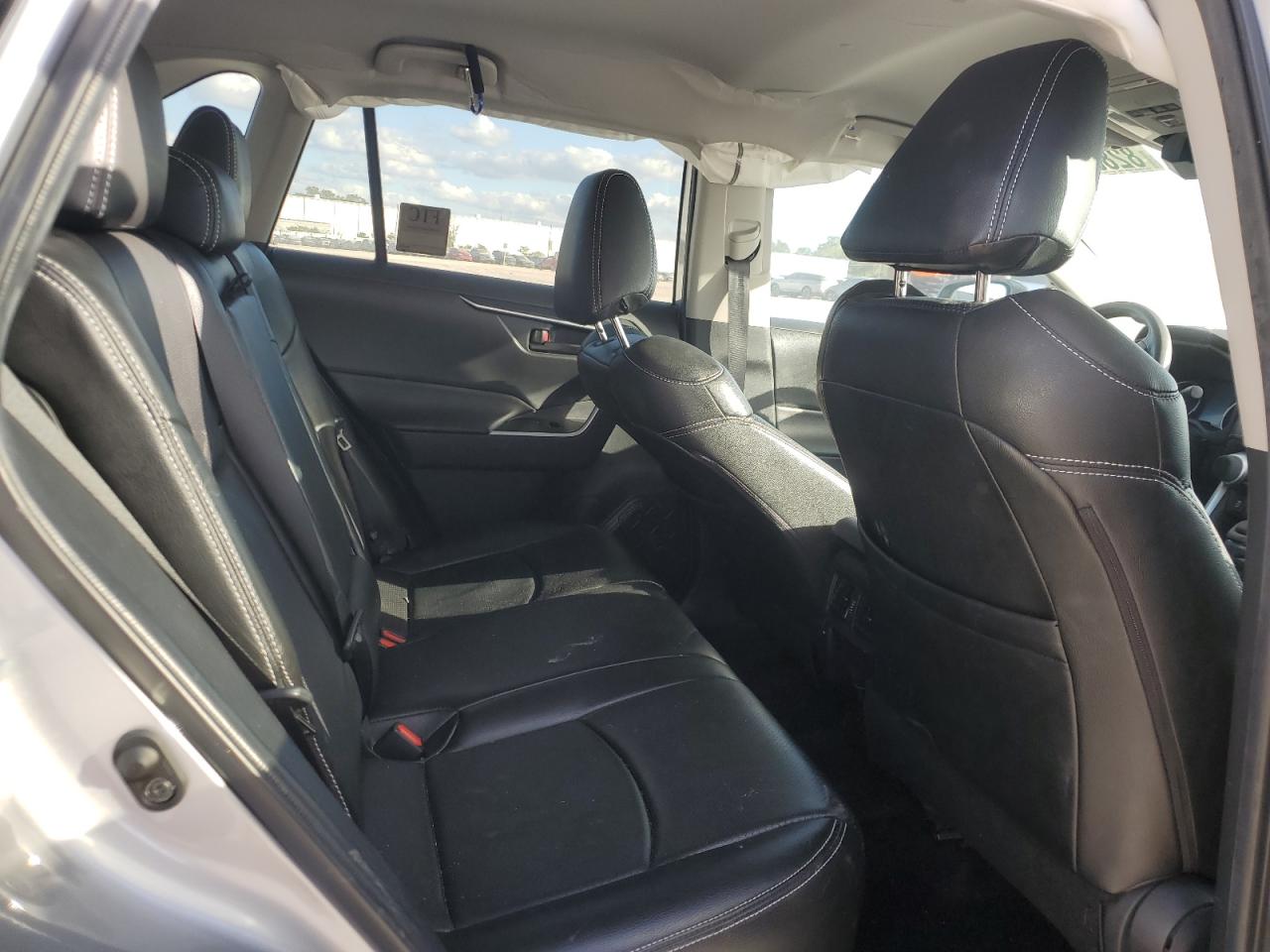 2022 Toyota RAV 4 - Image 12