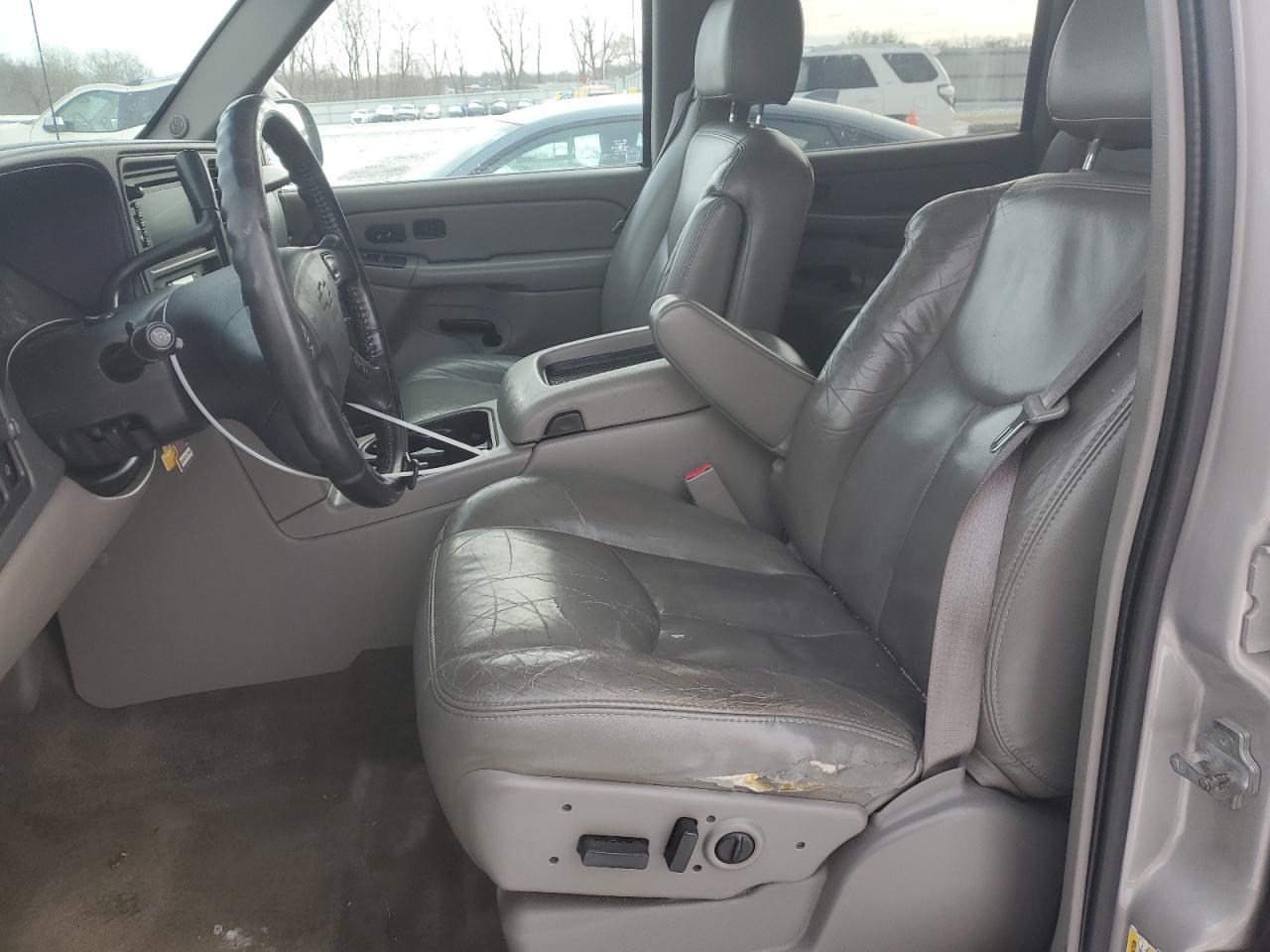 2006 Chevrolet Suburban - Image 7