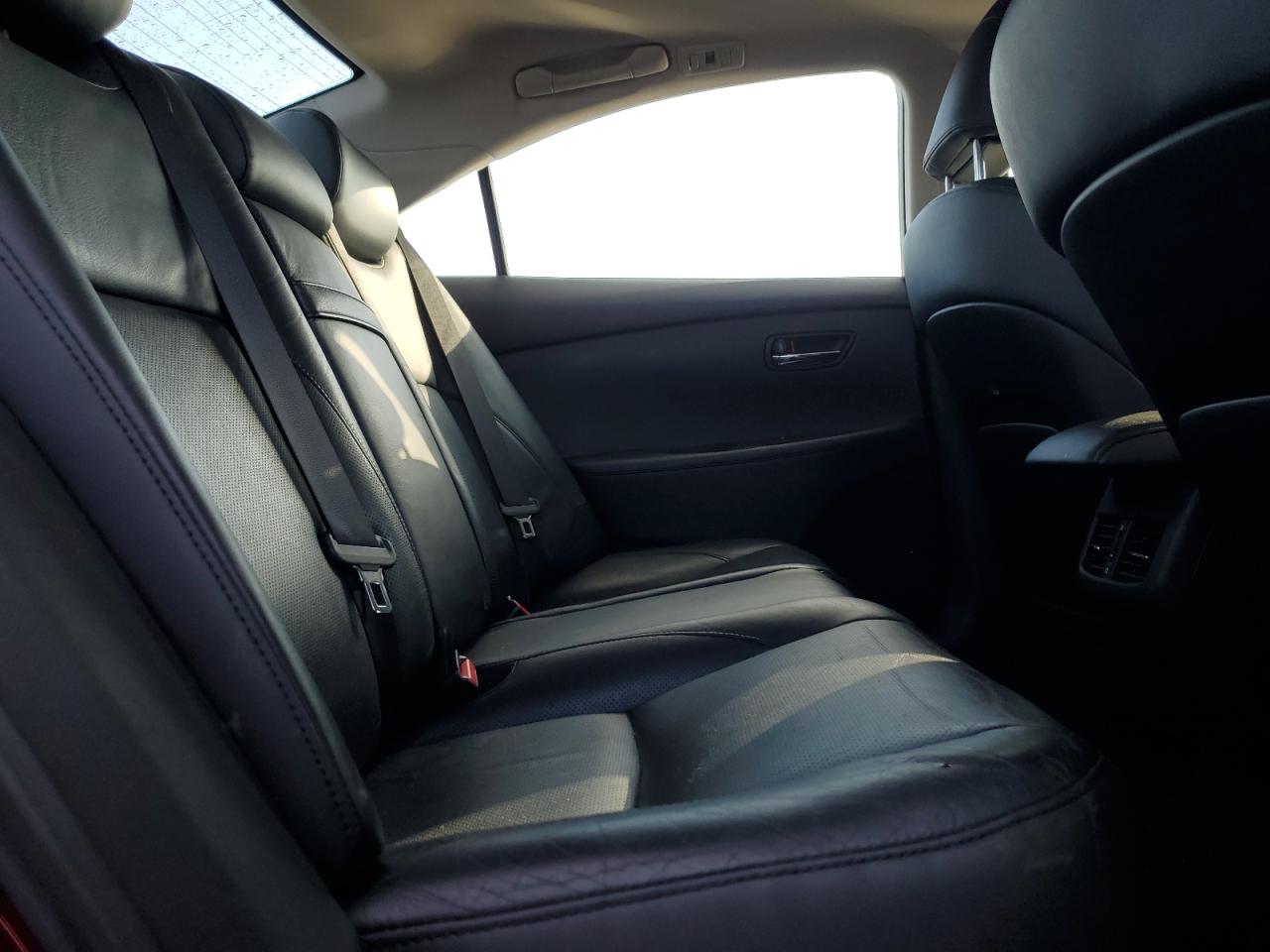 2010 Lexus ES - Image 10