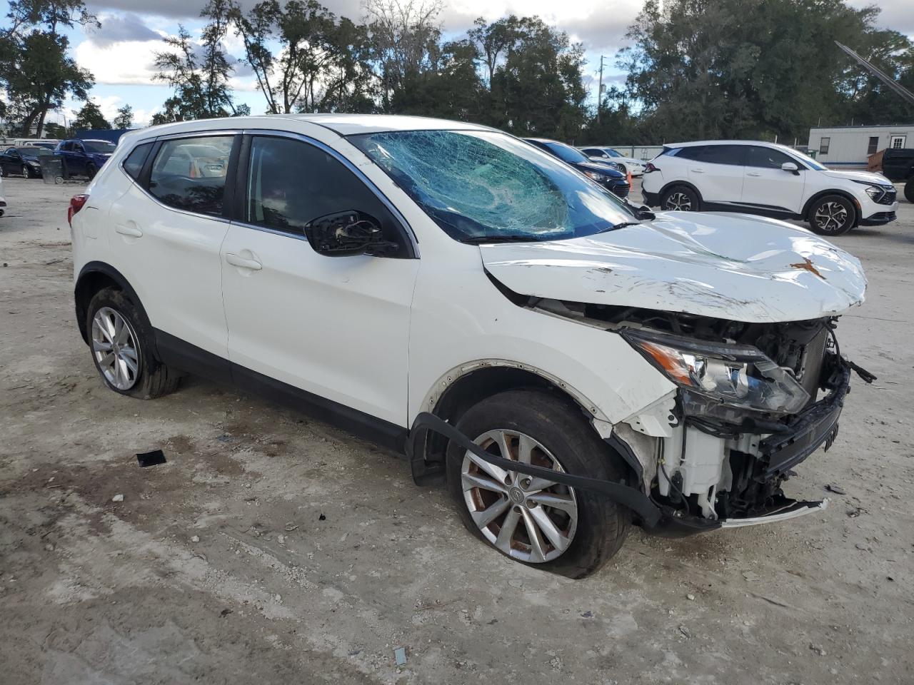 2017 Nissan Rogue - Image 4