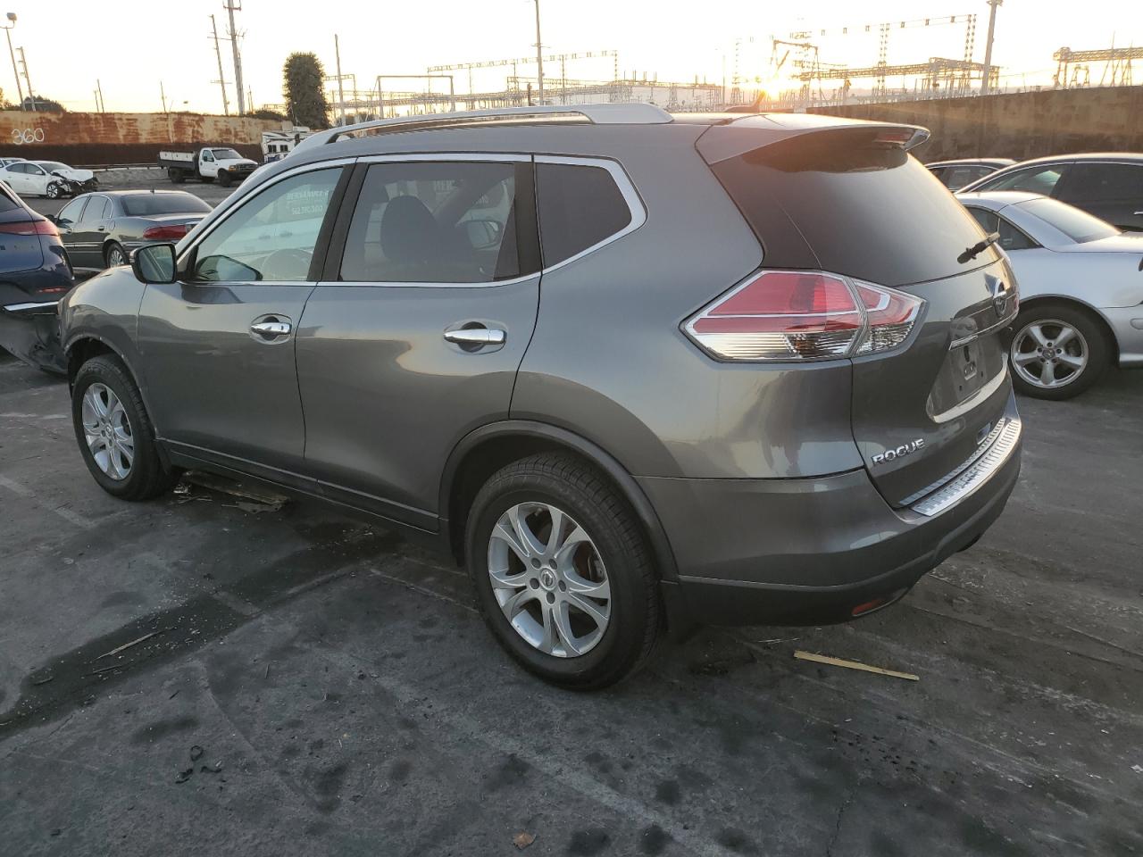 VIN 5N1AT2MNXGC883641 2016 NISSAN ROGUE no.2