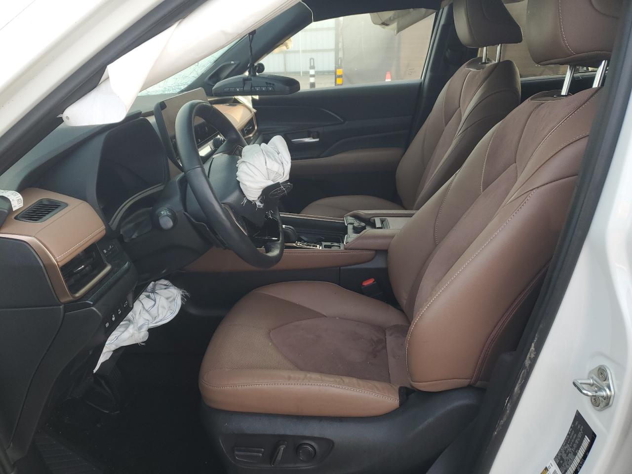 2024 Toyota Grand Highlander Limited VIN: 5TDADAB54RS000584 Lot: 86300654