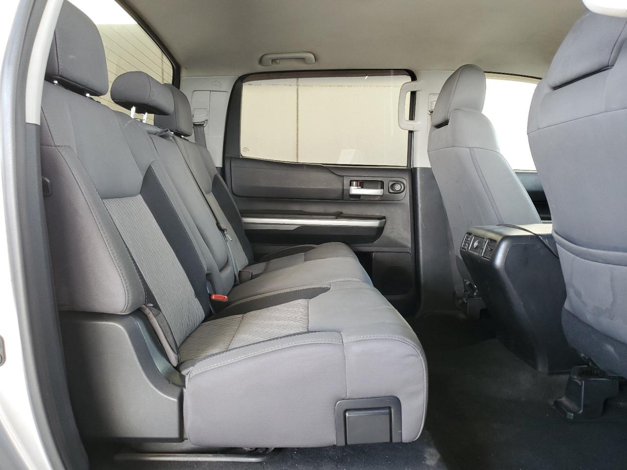 2014 Toyota Tundra - Image 10