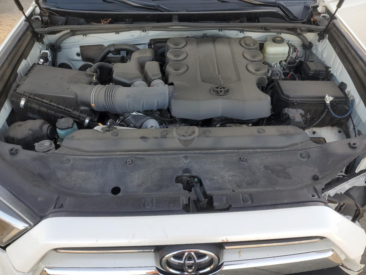 2020 Toyota 4Runner - Image 12