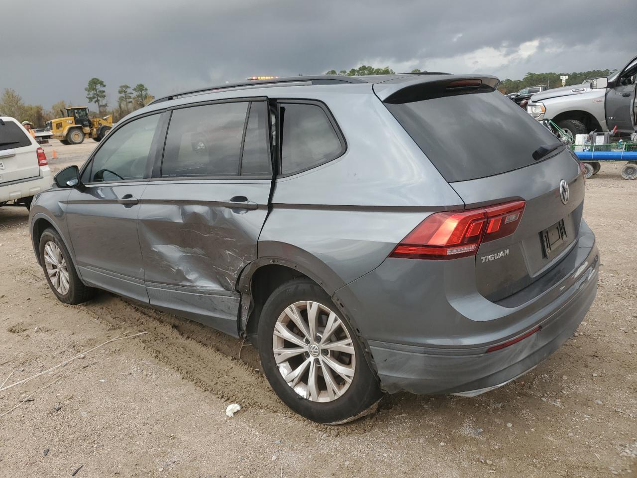 VIN 3VV1B7AXXJM010263 2018 VOLKSWAGEN TIGUAN no.2