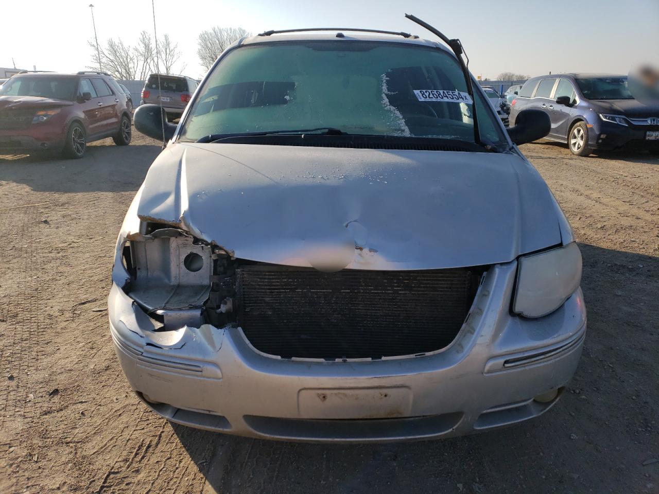 2007 Chrysler Town & Country - Image 5