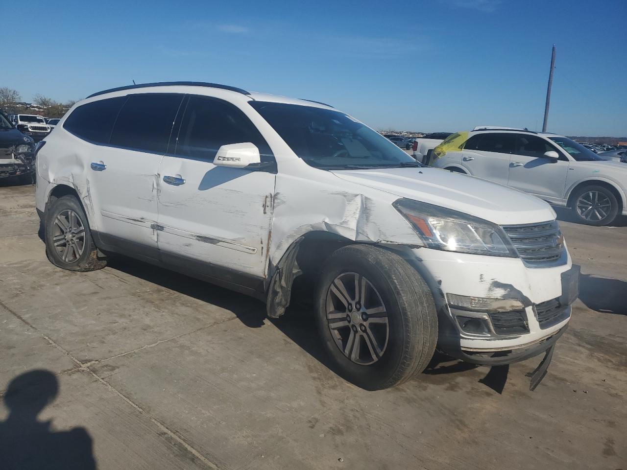 VIN 1GNKRGKD6HJ112080 2017 CHEVROLET TRAVERSE no.4