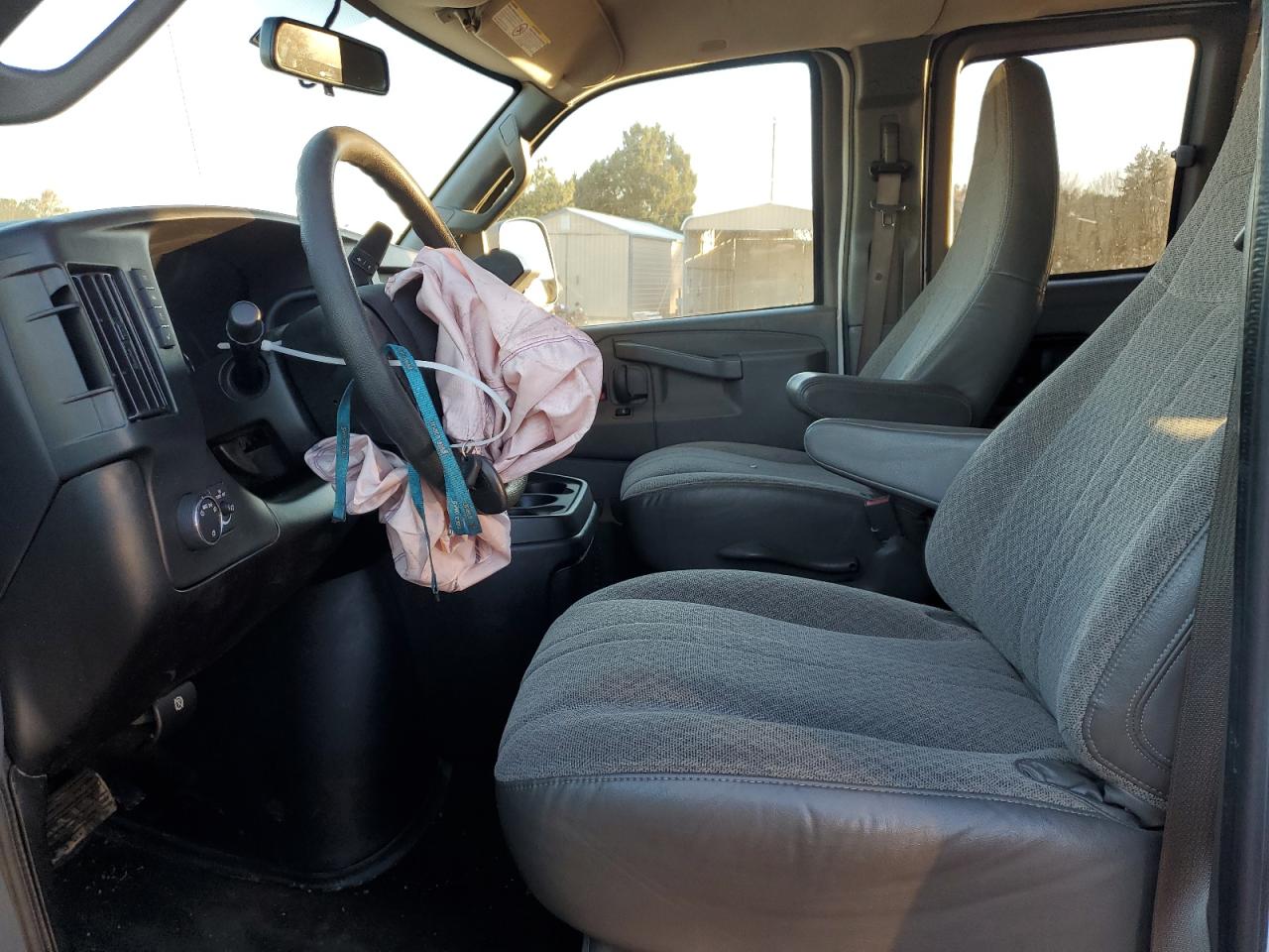 2018 Chevrolet Express - Image 7