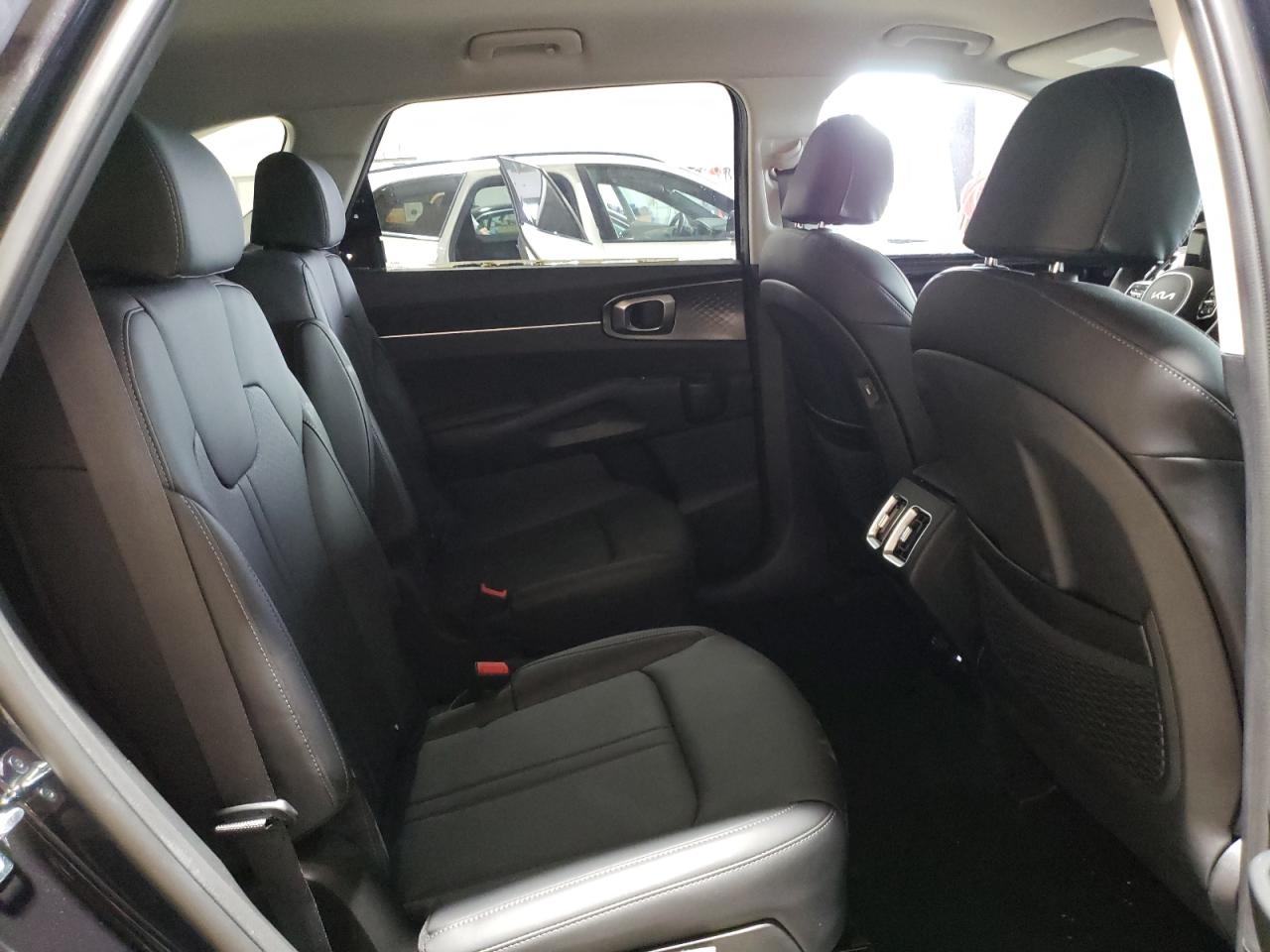 2023 Kia Sorento - Image 11