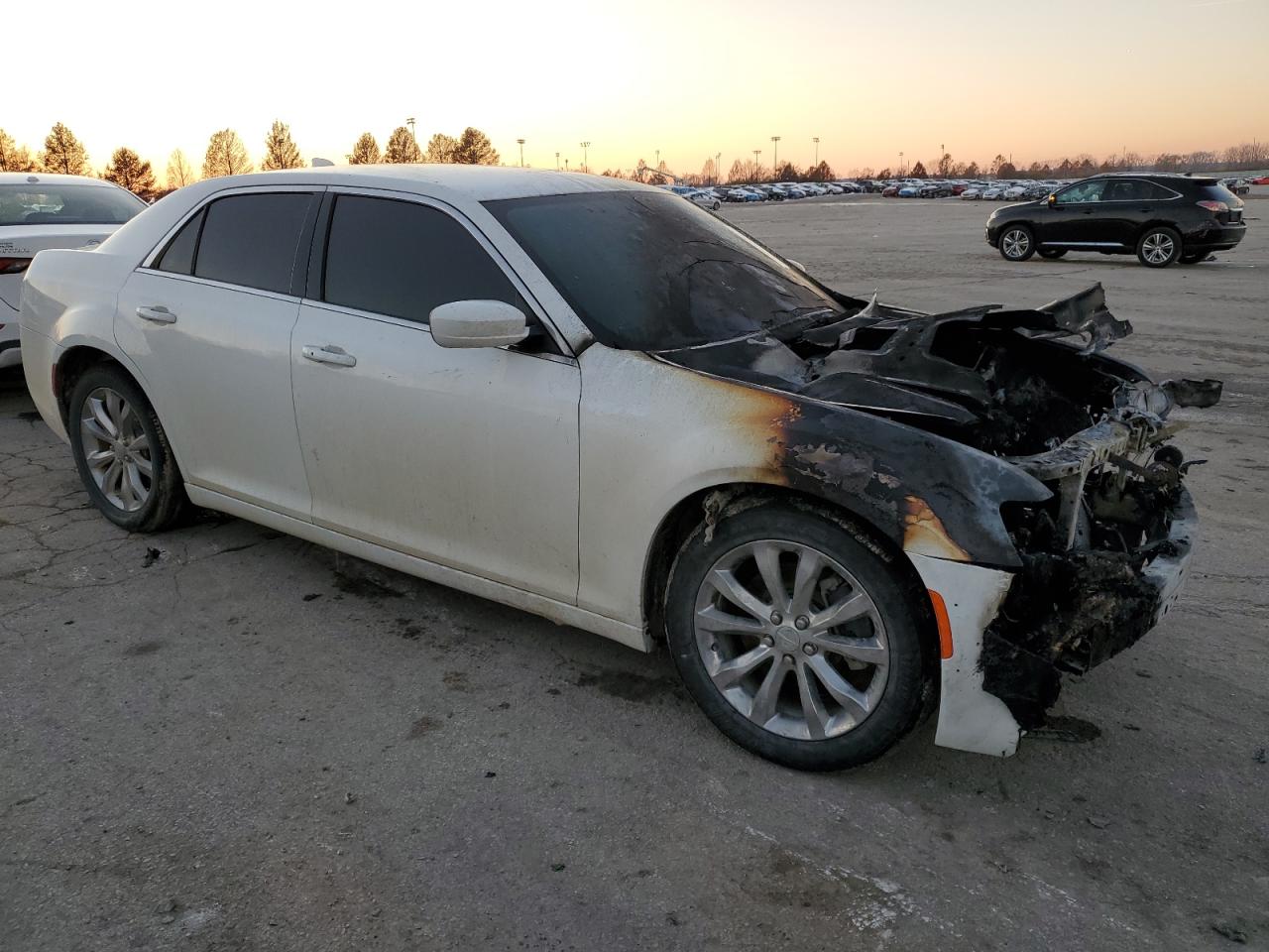 2018 Chrysler 300 - Image 4