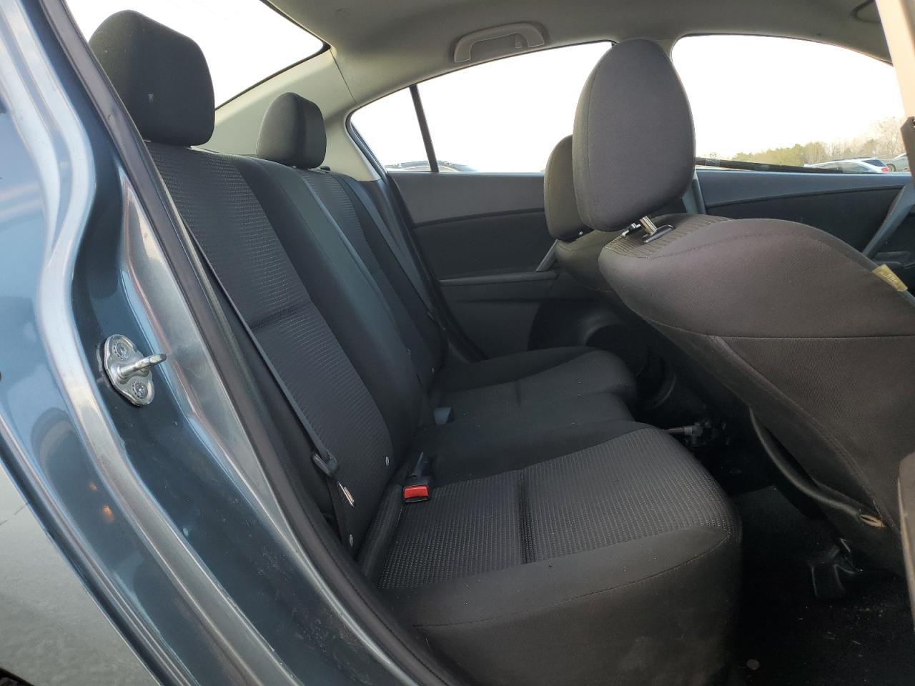 2013 Mazda 3 - Image 11