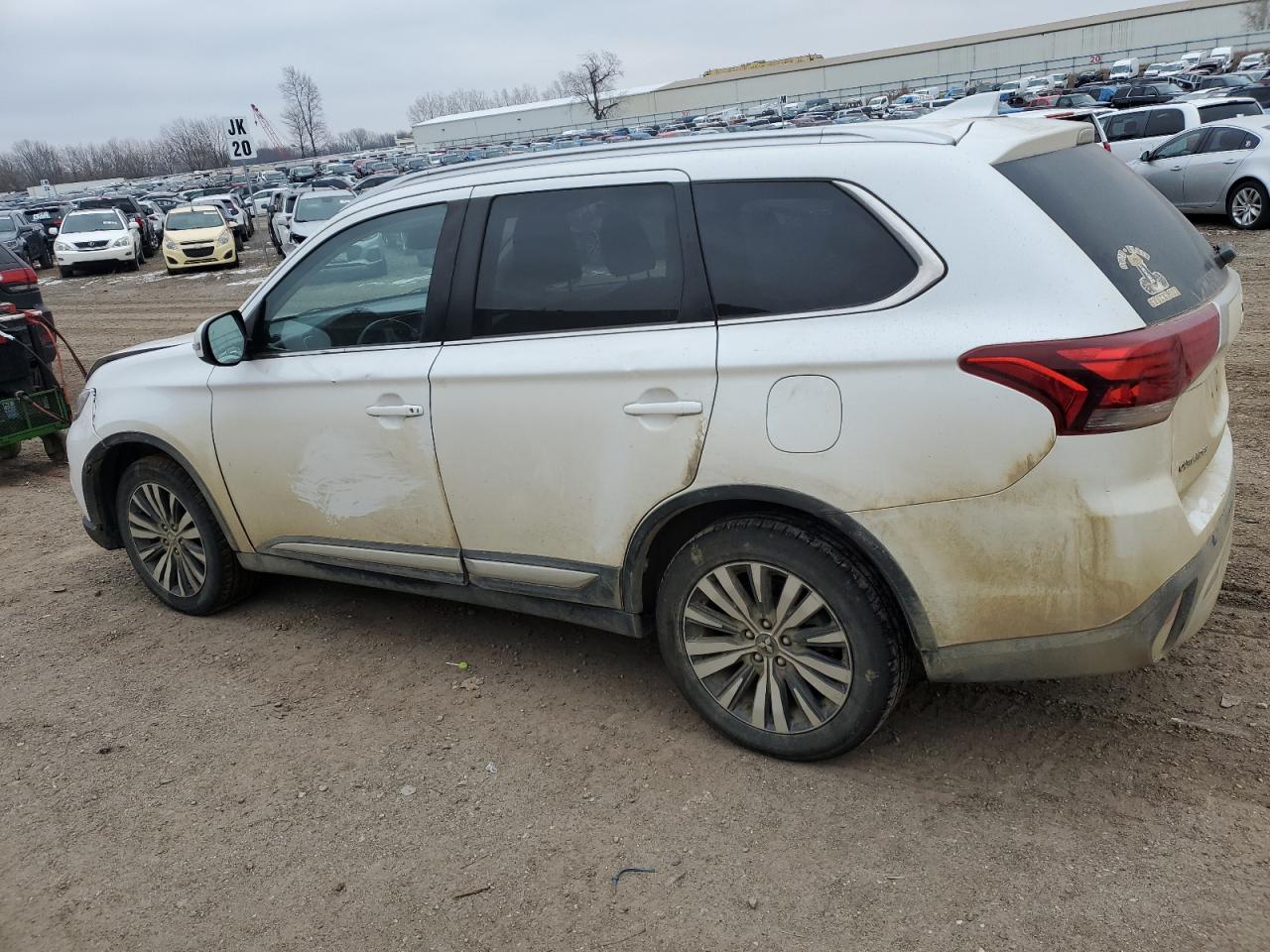 2020 Mitsubishi Outlander - Image 2