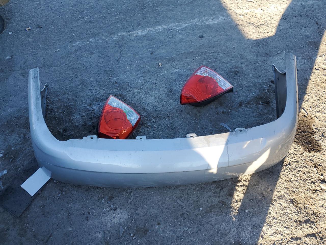 2005 Hyundai Elantra Gls VIN: KMHDN46DX5U077815 Lot: 85510744