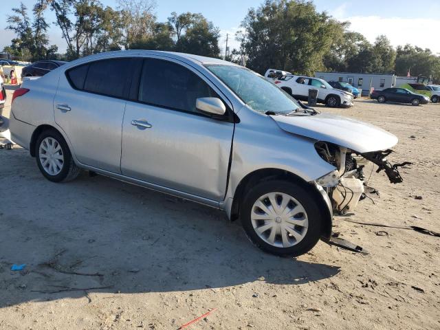  NISSAN VERSA 2019 Srebrny