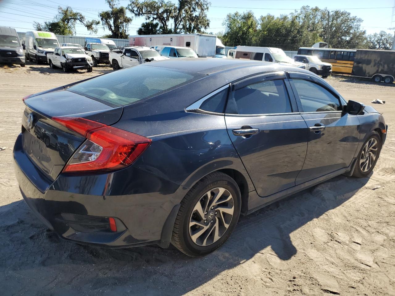 VIN 19XFC2F71GE026903 2016 HONDA CIVIC no.3