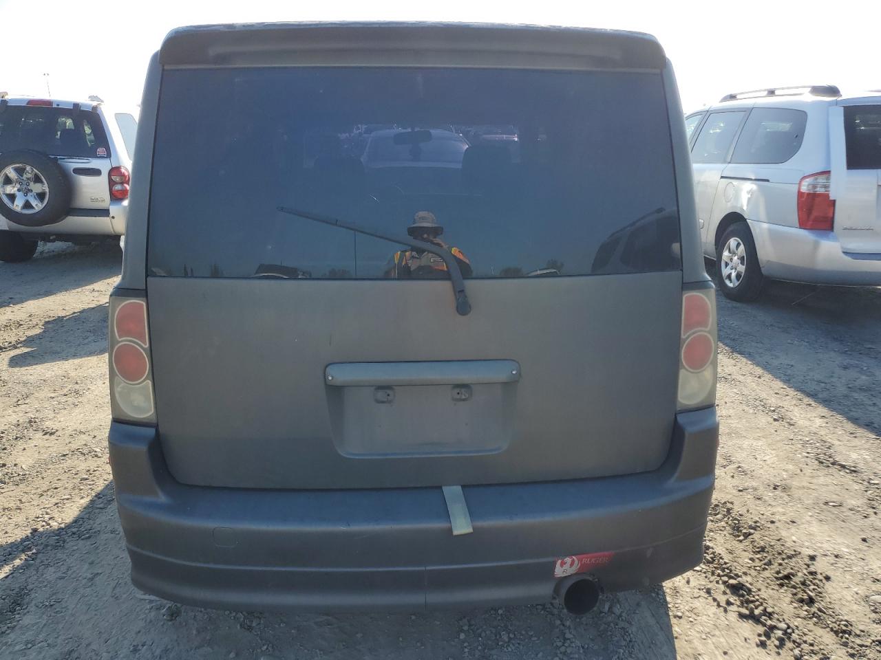 2005 Scion xB - Image 6