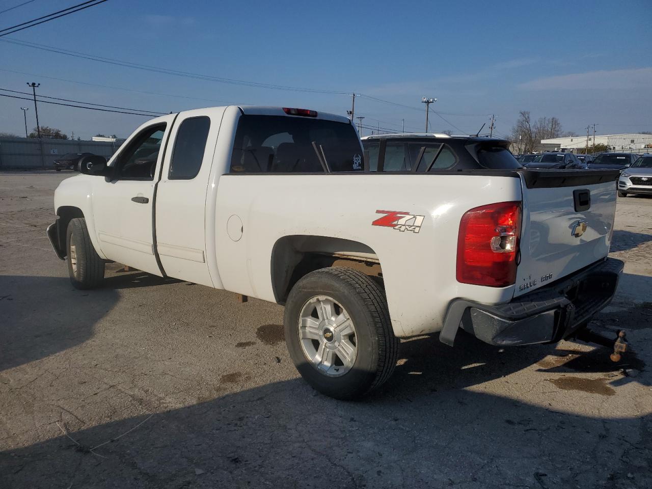 2009 Chevrolet Silverado - Image 2