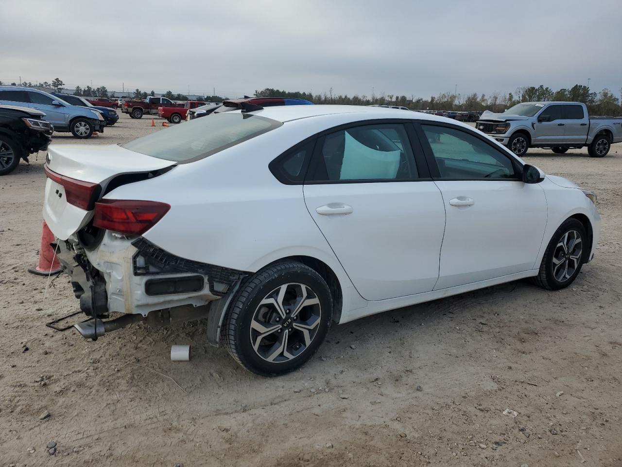 VIN 3KPF24AD6ME356611 2021 KIA FORTE no.3