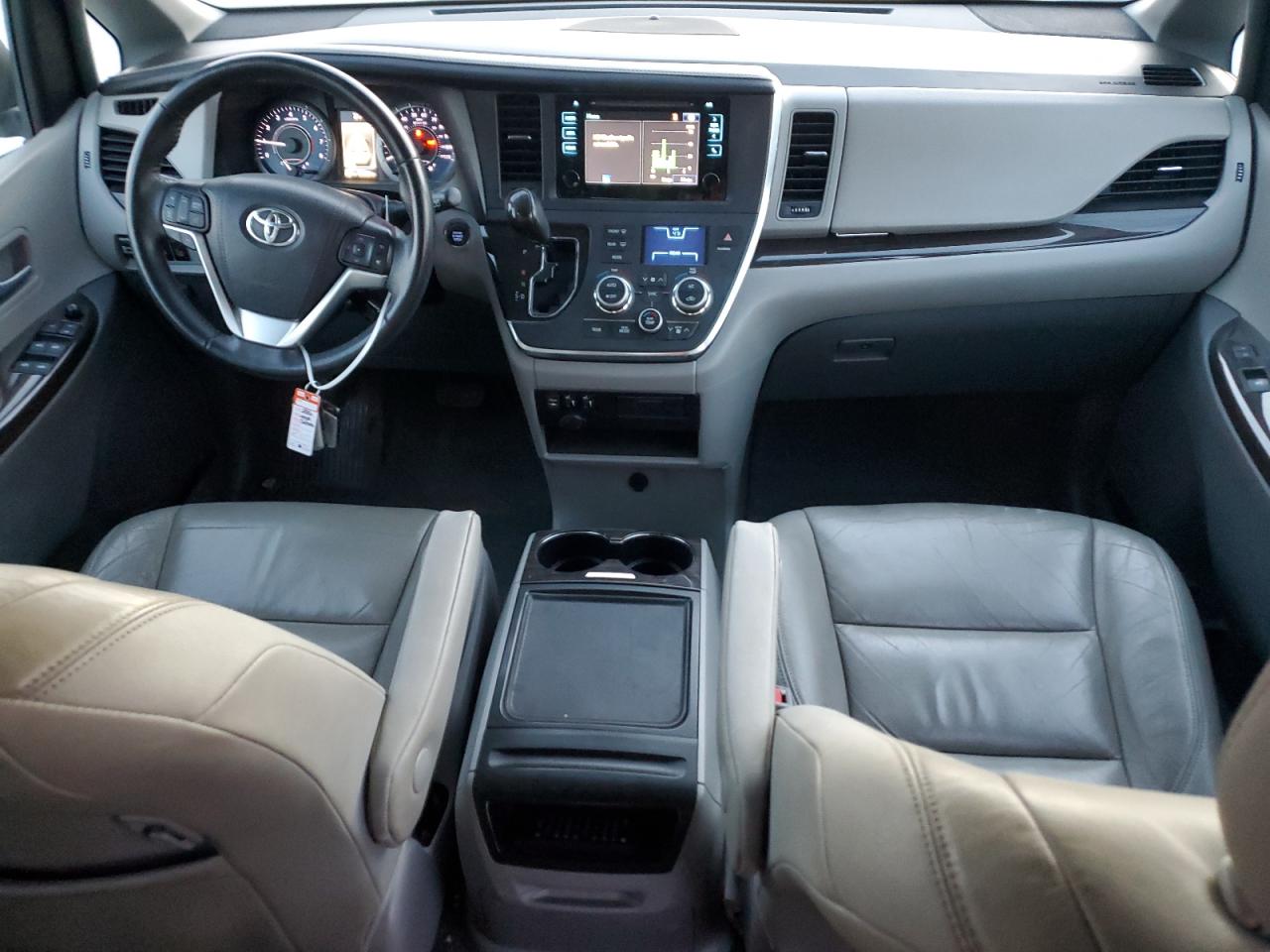 2016 Toyota Sienna - Image 8