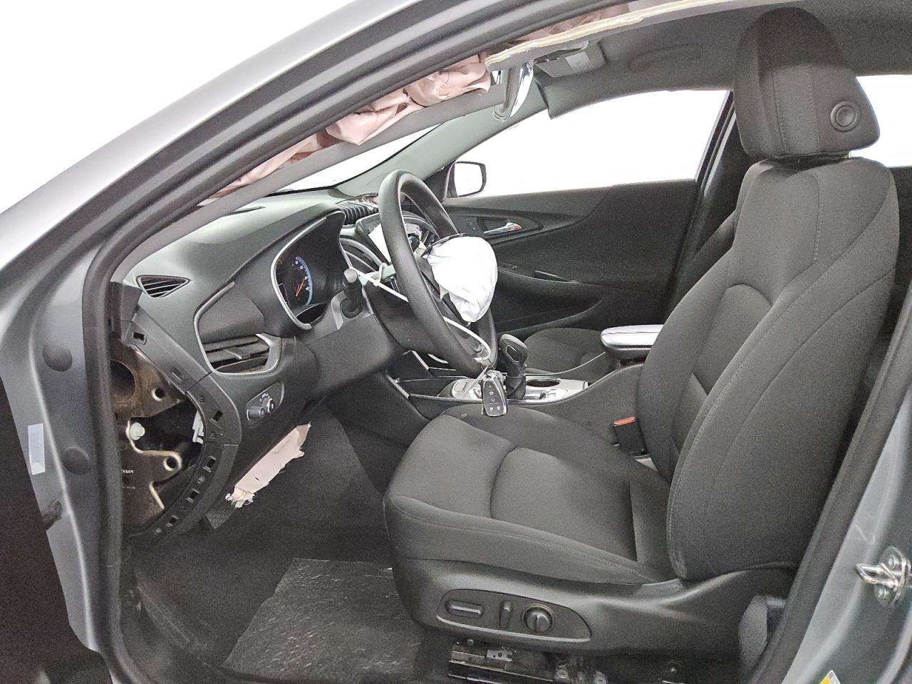 2023 Chevrolet Malibu - Image 7
