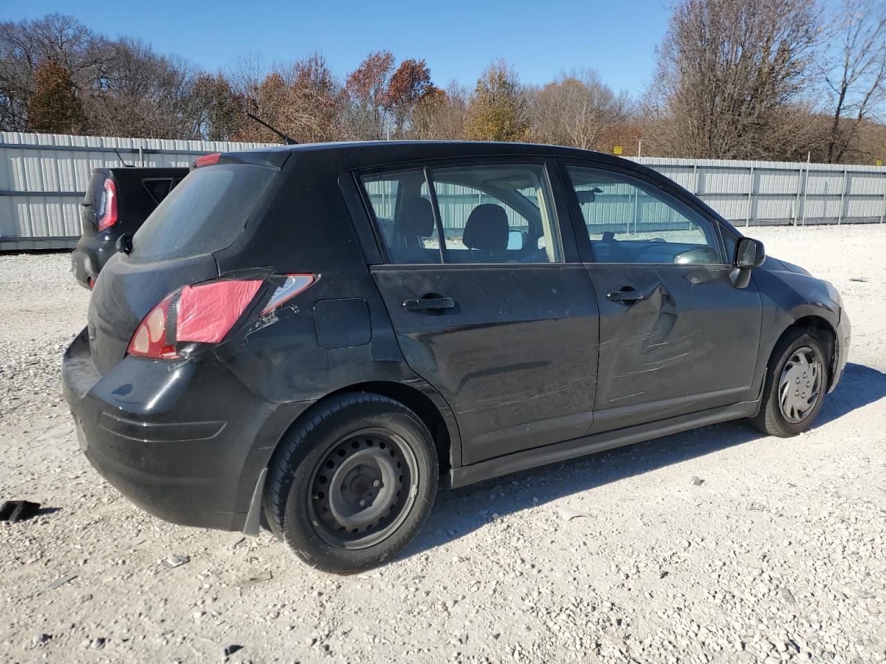 2011 Nissan Versa - Image 3