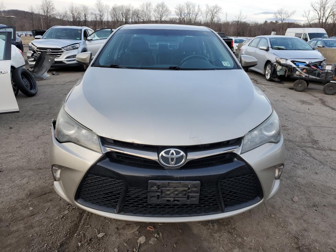 VIN 4T1BF1FK4GU601366 2016 TOYOTA CAMRY no.5