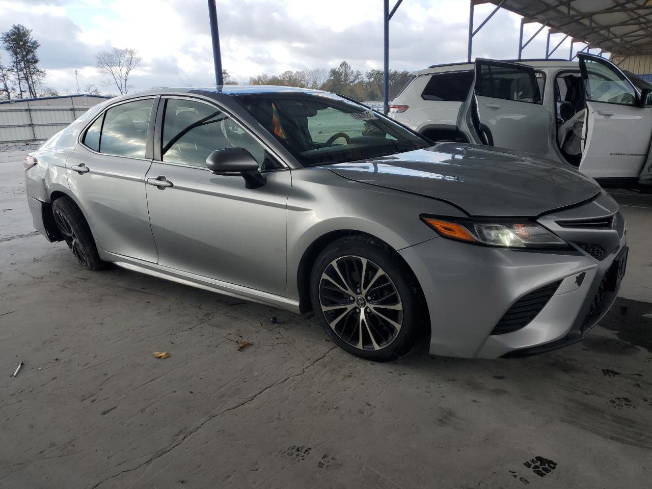 VIN JTNB11HK6J3012408 2018 TOYOTA CAMRY no.4