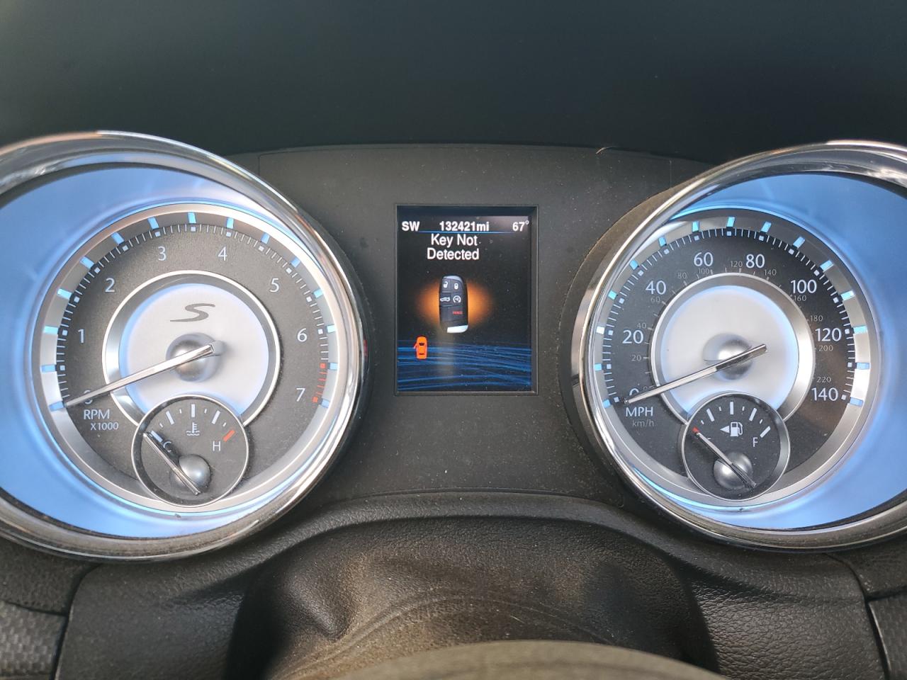 2014 Chrysler 300 - Image 9