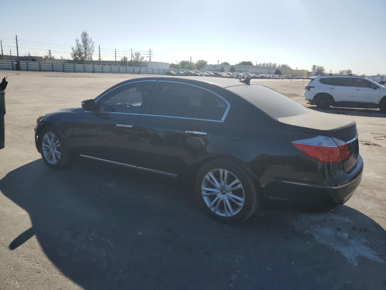 2011 Hyundai Genesis - Image 2