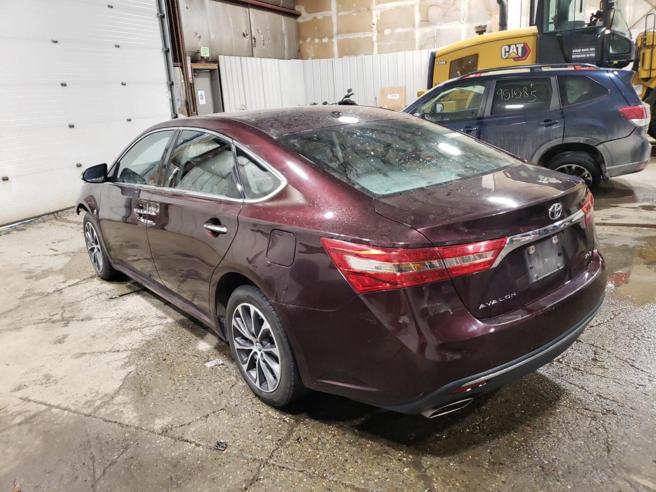 2018 Toyota Avalon - Image 2