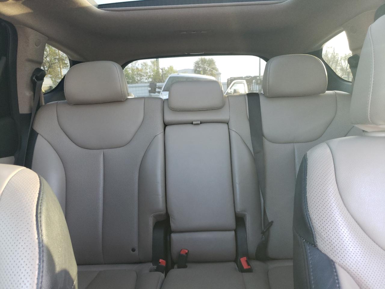 2019 Hyundai Santa Fe - Image 10