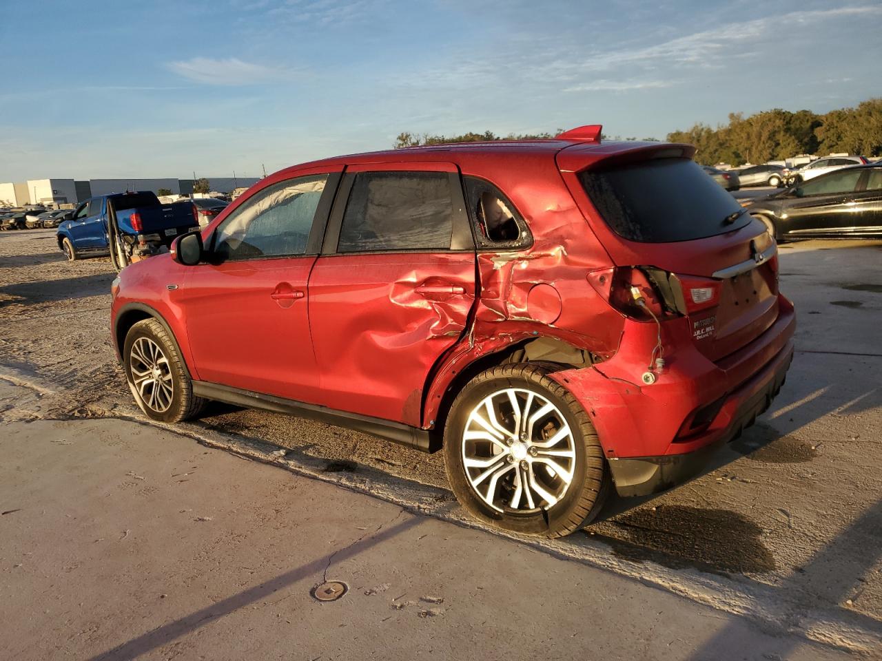 2018 Mitsubishi Outlander - Image 2