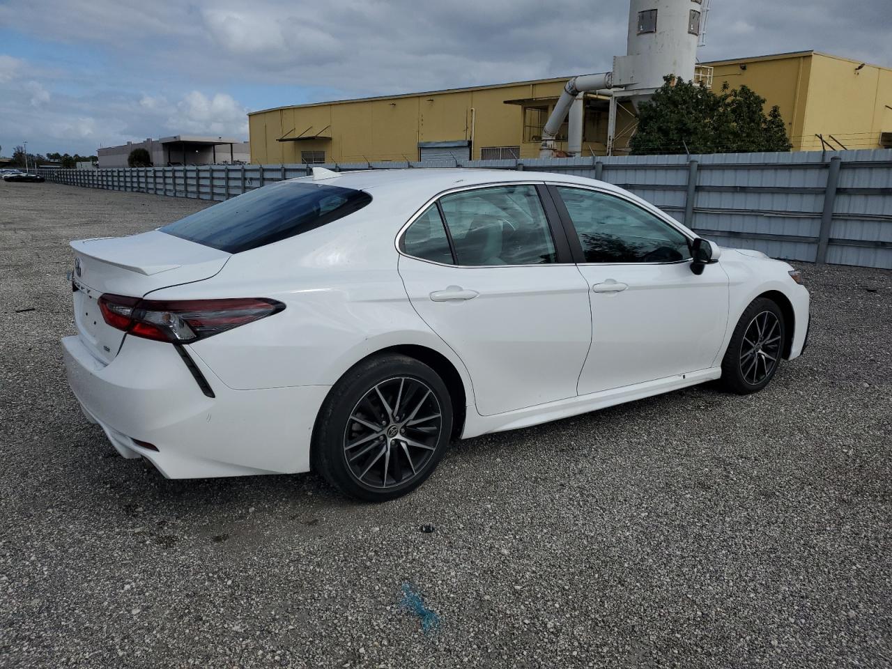 2021 Toyota Camry - Image 3