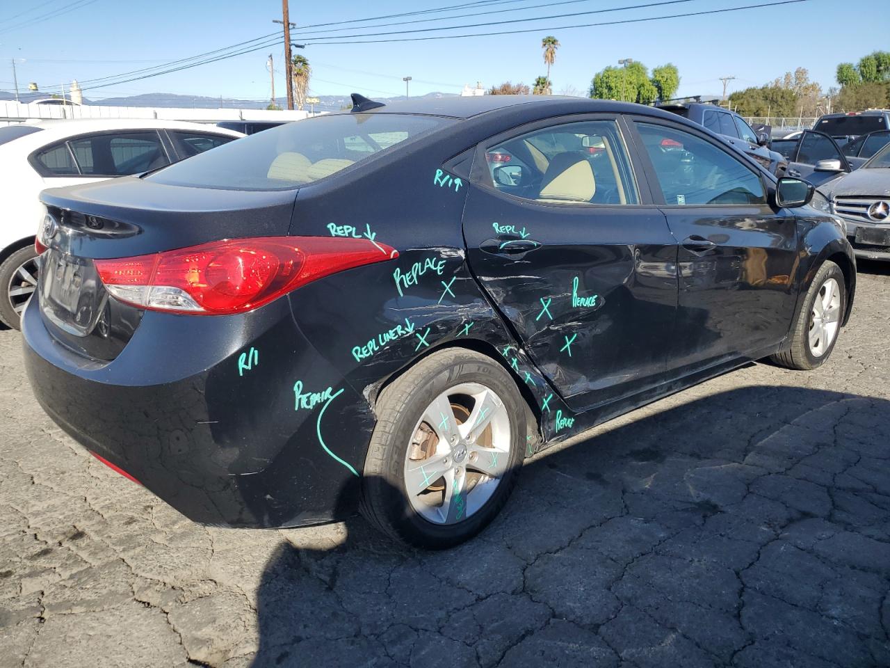 2011 Hyundai Elantra - Image 3