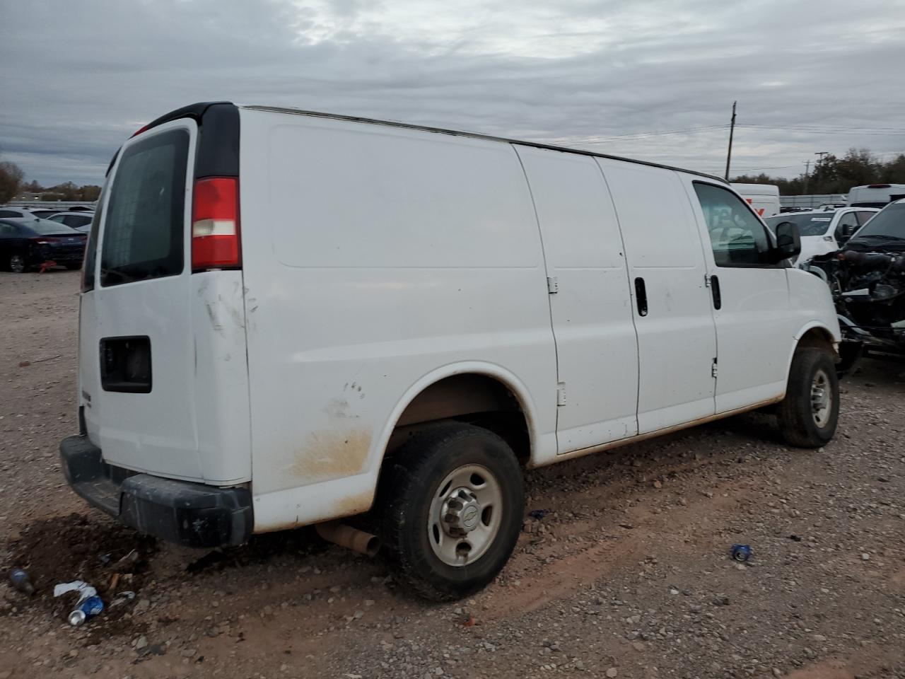 VIN 1GCWGFBA5D1117698 2013 CHEVROLET EXPRESS no.3