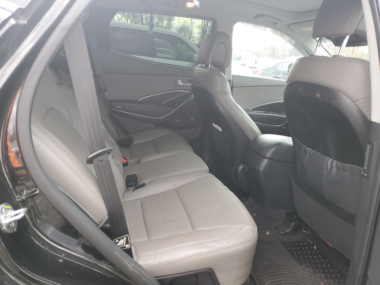 2018 Hyundai Santa Fe - Image 10