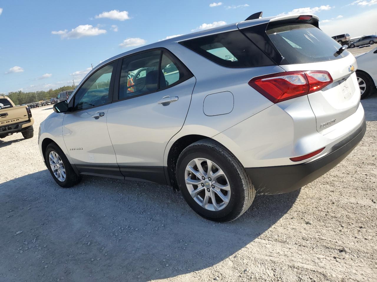 2020 Chevrolet Equinox - Image 2