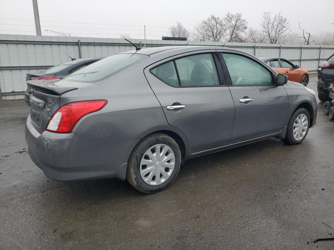 VIN 3N1CN7AP7JL883217 2018 NISSAN VERSA no.3