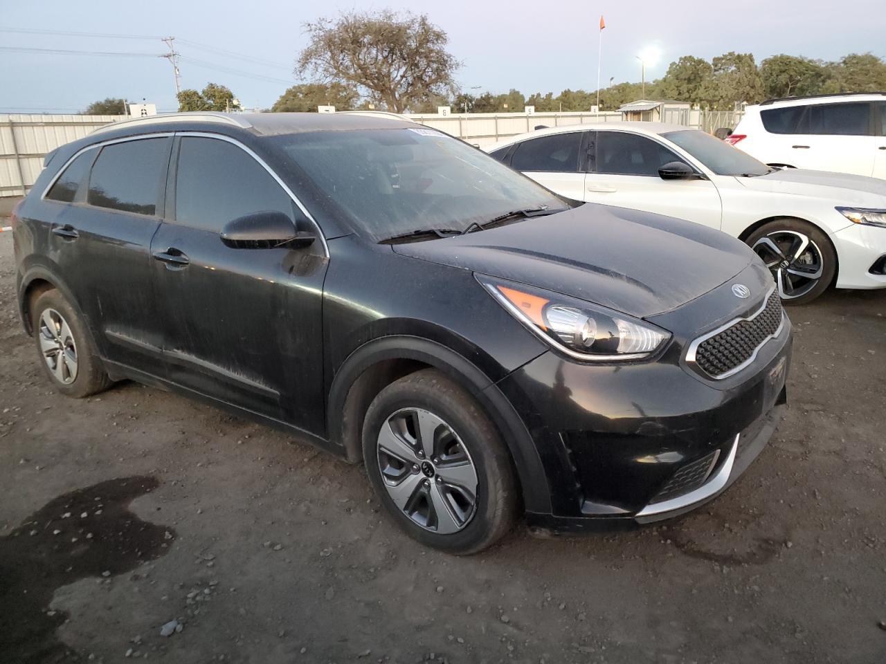 VIN KNDCB3LC7K5252333 2019 KIA NIRO no.4