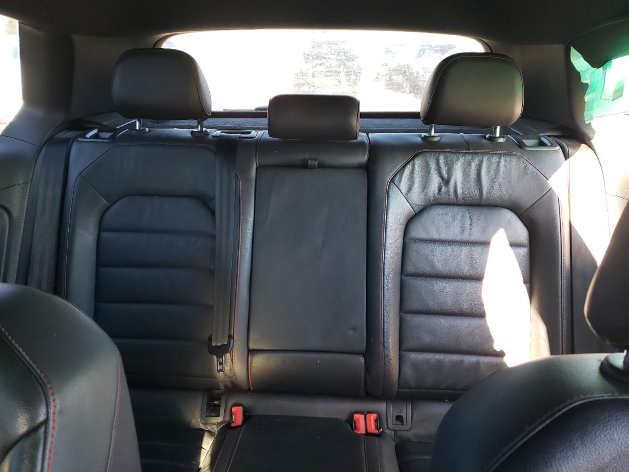 2016 Volkswagen GTI - Image 10